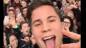 Internet-Stars von 300 Fans verfolgt