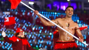 Der kuriose Auftritt von Tongas Fahnenträger