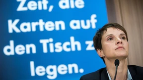 Frauke Petry auf den Fersen