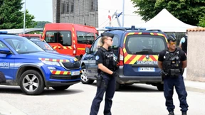 14 Jahre alter Jugendlicher tötet Frau vor Schule