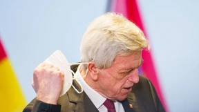 In der Rolle des Partei-Offiziers