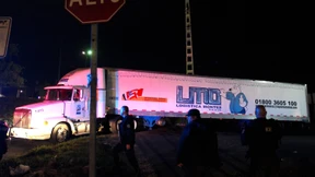 Anwohner entdecken Kühllaster mit 157 Toten