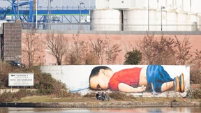 Großflächige Botschaft