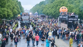 Rettungskräfte: Hunderte Patienten bei Berliner Techno-Parade