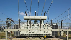 Neue Umspannwerke für den größten Internetknoten