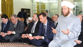 Assad zeigt sich in Moschee