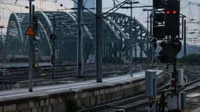 Bahn stellt Fernverkehr am Montag und Dienstag ein