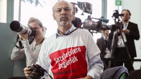 Provokation mit T-Shirt-Schriftzug