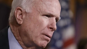 McCain wirft Merkel „Torheit“ vor