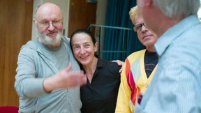 Auf der Bühne zurück ins Leben