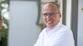 Parteifreunde und Opposition überrascht