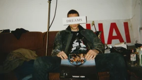 Nacktperformance, Denkwut und der Hass aufs Internet