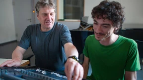 Silben-Sinfonie für acht Lautsprecher