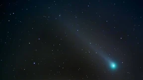 Komet Lovejoy leuchtet am Weihnachtshimmel
