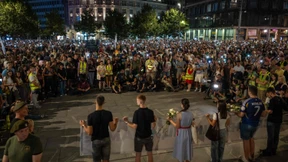 Tausende Menschen fordern Neuwahlen in Serbien