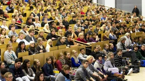 Müssen bald alle Menschen studieren?