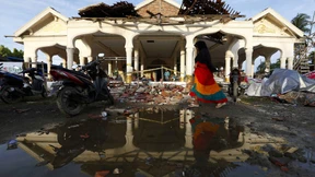 Zehntausende durch Erdbeben in Indonesien obdachlos