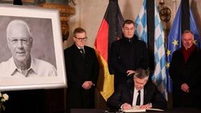 Söder und FC-Bayern-Spitze gedenken Beckenbauers