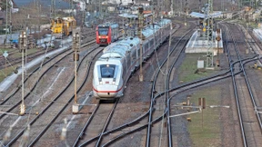 Wir bitten die Verspätung zu entschuldigen