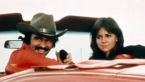 Romantischer Bandit mit Lügnerlächeln