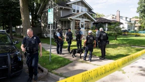 Sie schoss durch die Kirchenfenster