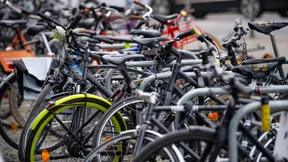 Polizistin verkauft beschlagnahmte Fahrräder