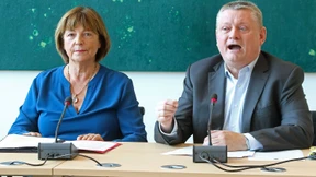 Gröhe und Schmidt werben für Zustimmungslösung