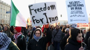 Große Demo gegen Irans Regime