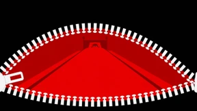 Was geschieht, wenn man in eine seit Jahren ungeöffnete Handtasche blickt?