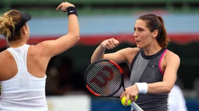 Petkovic tanzt im Regen mit dem Schiedsrichter