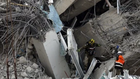 Regimesoldaten schießen auf Hilfskonvoi