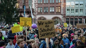 Warum Schüler und Eltern in Frankfurt auf die Straße gehen
