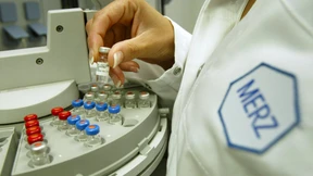 Merz streicht jede zehnte Stelle in Deutschland