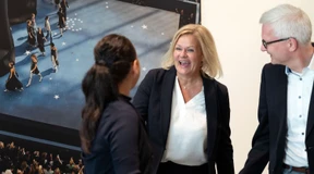 Nancy Faeser zwischen Basketball und Redaktionsbesuch