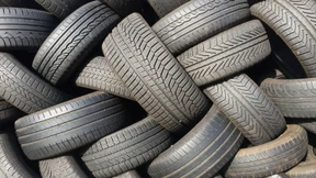 Recycling von Autoreifen und Plastik
