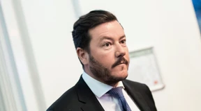 Abwertungsdruck setzt Benkos Signa zu