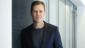 Oliver Bierhoff schießt nun mit Geld seine Tore