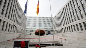 Strengere Überwachung der Geheimdienste gefordert