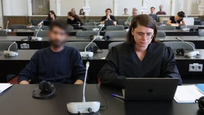 Flughafen-Geiselnehmer von Hamburg rastet im Gerichtssaal aus