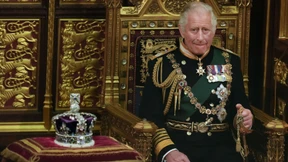 Was ist auf der Einladungskarte zur Krönung von Charles III. zu sehen?