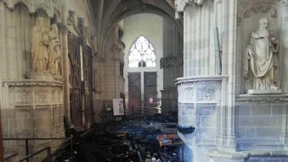 Brennende Orgeln und geköpfte Heiligenstatuen