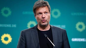 Was meint Habeck, wenn er „Waffen“ sagt?