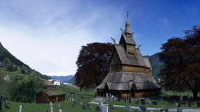 Leidendes Genie in stiller Ernsthaftigkeit