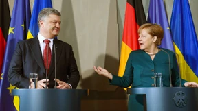 Merkel stellt Ukraine neue Friedensgespräche in Aussicht