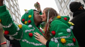 Kuss-Weltrekord unter dem Mistelzweig