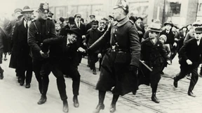 Wir schlagen die alte Welt in Stücke!