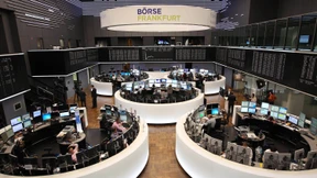 Dax wieder über 9000 Punkten