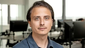 Nachdenklicher Neobroker