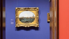 Bilderleuchten in prächtigen Sälen