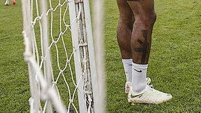 WM-Spieler lässt sich Sturmgewehr tätowieren